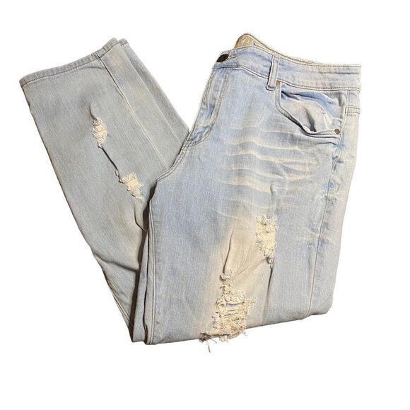 VIP JEANS Light Wash Distressed Plus Size - Picture 7 of 11